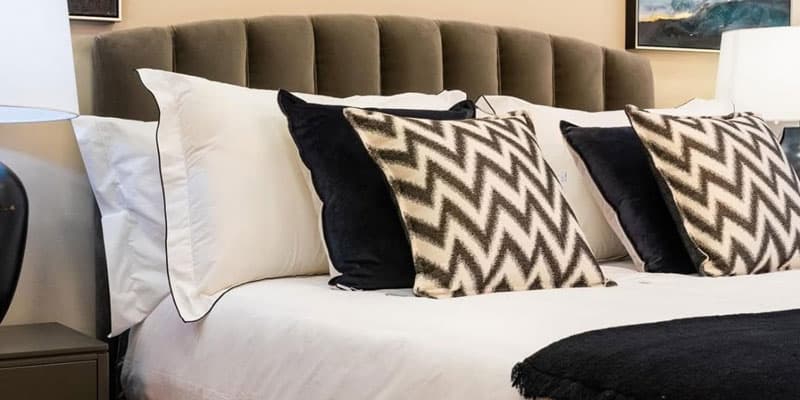 Camas y cómodas de dormitorio en Muebles Cordal Pontevedra