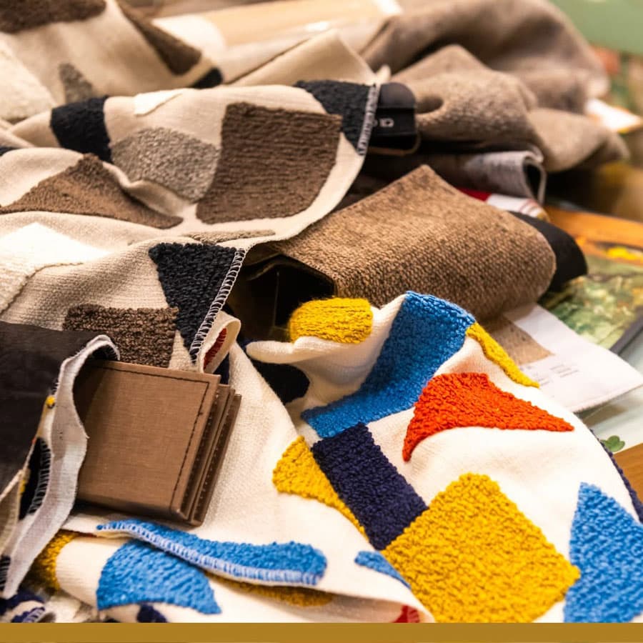 Ambiente que combina estilos y texturas diseñado por Muebles Cordal en Pontevedra